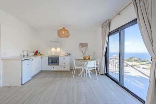 Sea La Vie Apartment - Adults Only
