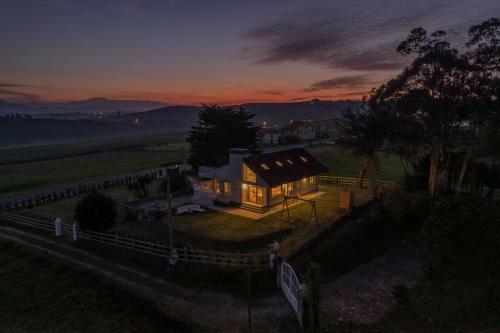 Espectacular Villa Con Acceso Privado A La Playa de Oyambre