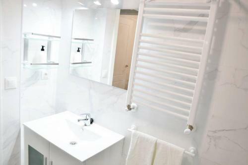 Nuevo Apartamento de 3 Dormitorios En Calle Alta