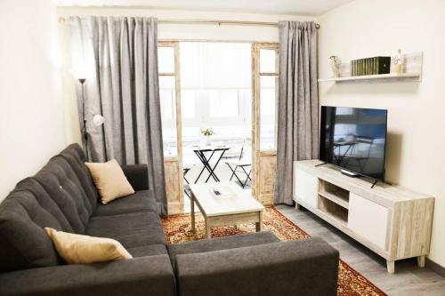 Nuevo Apartamento de 3 Dormitorios En Calle Alta