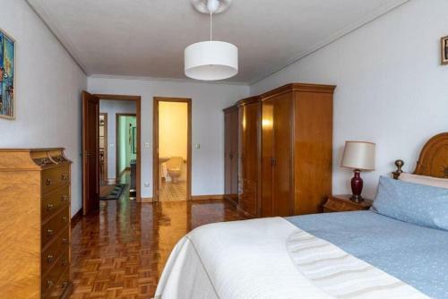 Apartamento Luminoso Piso Grande Con Garaje En El Centro.