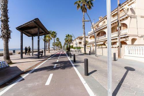Rentafive Parking Frente A La Playa Tamarit