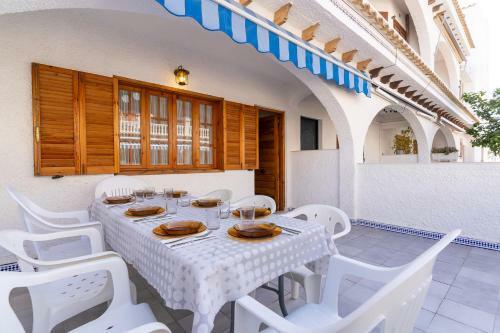 Rentafive Parking Frente A La Playa Tamarit