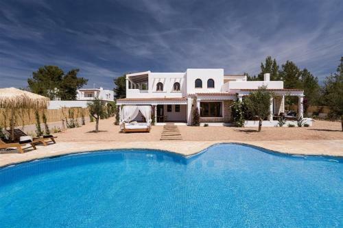 Villa Your Perfect Hideaway Only 5 Minutes From Ibiza