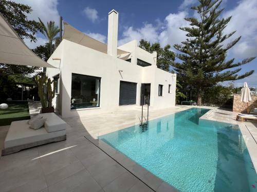 Preciosa Villa En Siesta