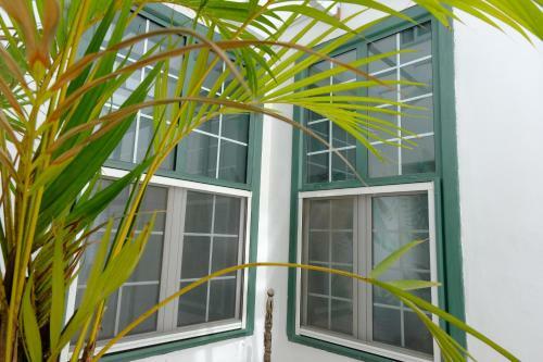 Rooftop Dreamhouse - 3br With Seaviews