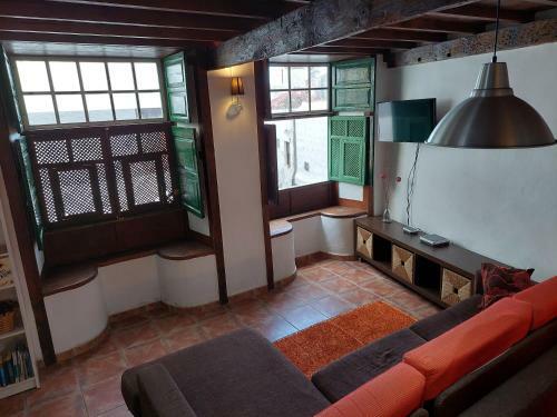 Casita Drago - Cozy Traditional House With Nice Terrace
