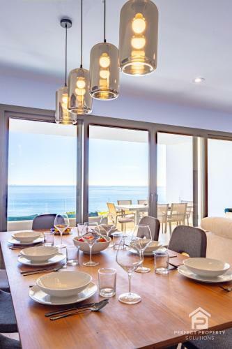 Luxury Apartment With Sea And Golf View
