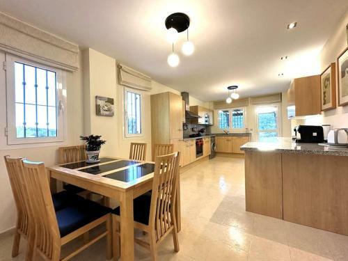 Spacious Apartment In San Roque Golf Club