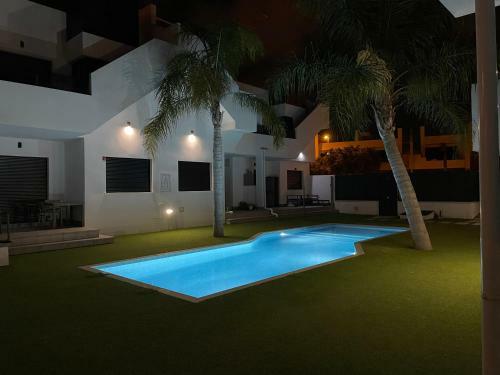 Modern Apartment Including Pool