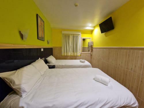 Hostal Pension Izar Bat Guesthouse