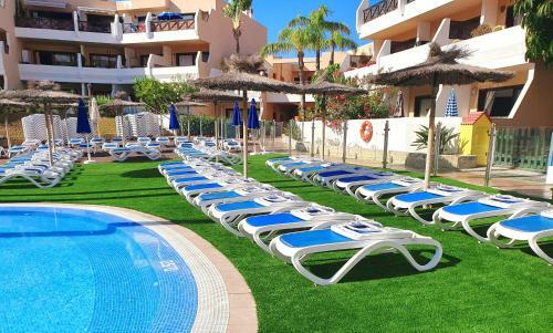 Spacious Apartment With Private Garden In Tenerife South