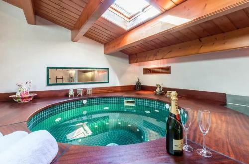 Casa Con Piscina Climatizada, Jacuzzi, Billar, Aire Acondicionado