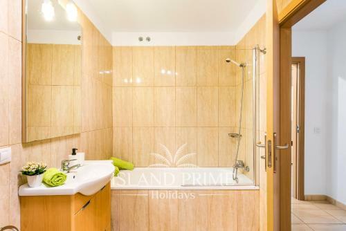 4x Bedrooms Poolside Apartment In Amarilla Golf