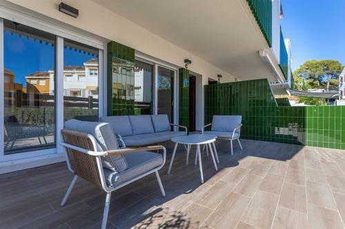 Apartment 50m From The Sea, Pool, Ac, Parking
