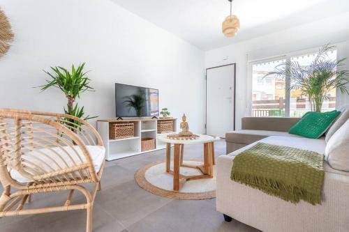 Apartment 50m From The Sea, Pool, Ac, Parking
