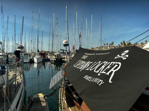The Captains Locker - 30ft Yacht