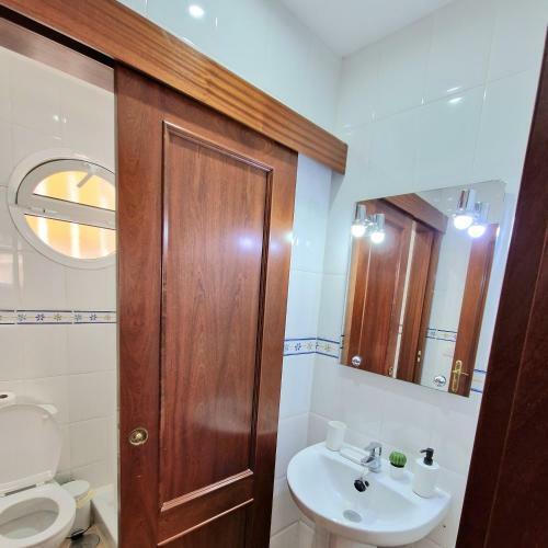 Spacious Chalet Next To The Sea - Airport