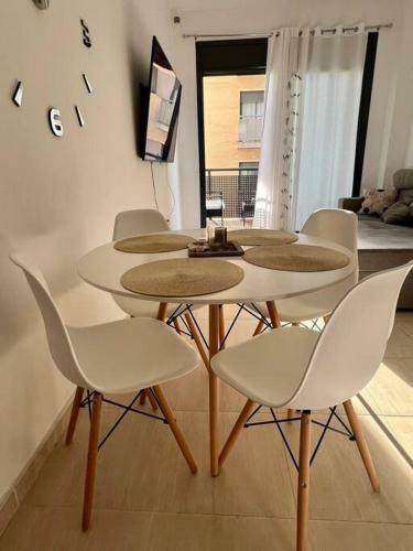 Apartamento Con Piscina ,parking Y Aire Acondicionado