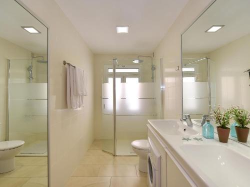 Centrally Located Bungalow With Communal Pool In Playa Del Ingles