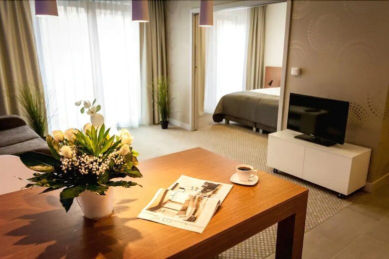 Hotel Invite