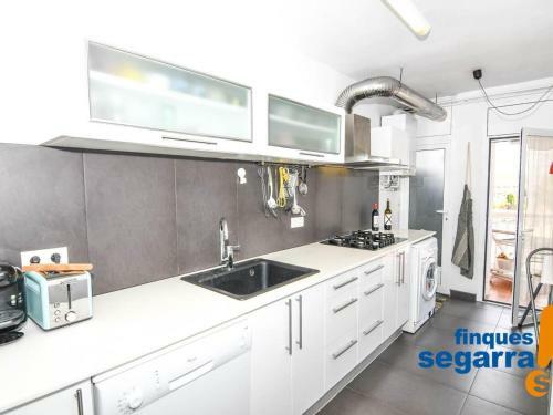 Apartamento Roda de Ber�, 3 Dormitorios, 6 Personas - Es-320-20