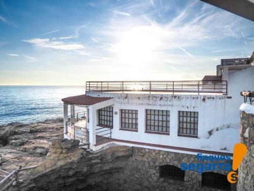 Casa Roda de Ber�, 4 Dormitorios, 7 Personas - Es-320-22
