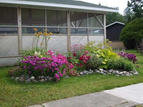 Carolyn Beach Motor Inn
