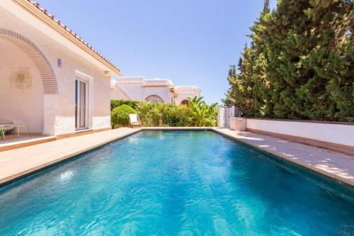 Villa Con Piscina Y Vistas Al Mar