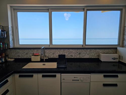 Apartamento Primera L�nea de Playa Con Vistas Al Mar