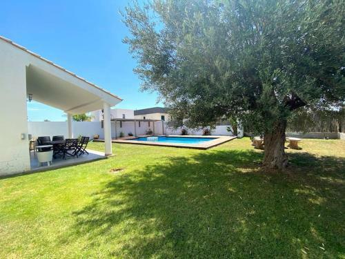 Villa With Private Pool & Garden