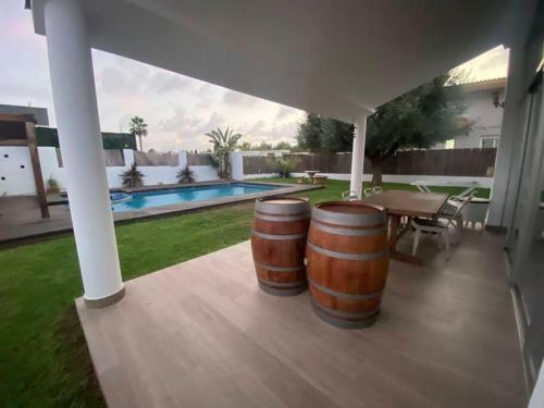Villa With Private Pool & Garden
