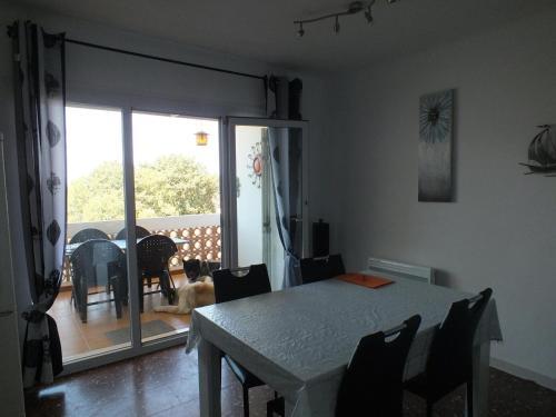 Apartamento Roses, 2 Dormitorios, 5 Personas - Es-204-22