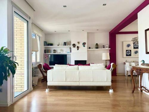 Moderno Y Amplio Apartamento En El Centro De Roses