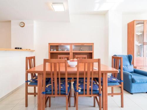 Apartamento Roses, 2 Dormitorios, 6 Personas - Es-258-13