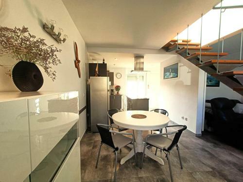 Casa Roses, 3 Dormitorios, 6 Personas - Es-258-127
