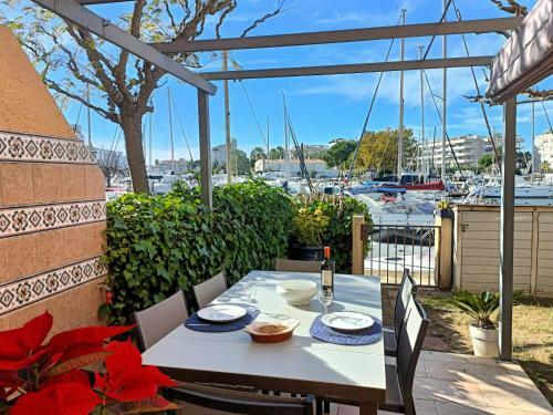 Casa Roses, 3 Dormitorios, 6 Personas - Es-258-127