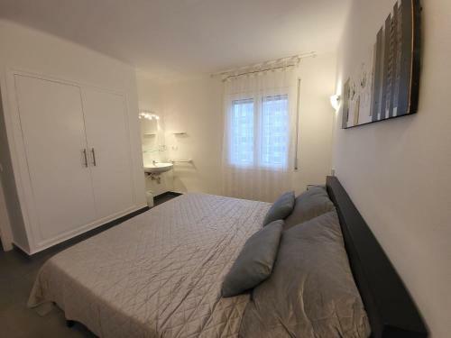 Apartamento Primera L�nea Roses Con Vistas Al Mar