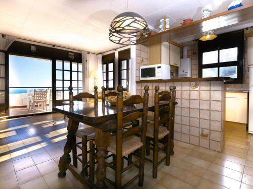 Apartamento Roses, 2 Dormitorios, 4 Personas - Es-228-106