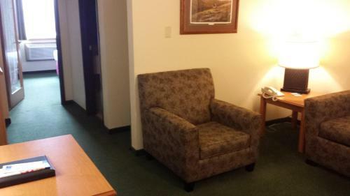 Hotel Americinn Of Madison