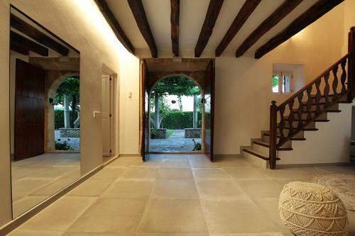 Superb Pollensa Villa - 5 Bedrooms - Villa Fiorever - Mountainside Views - Pool Table