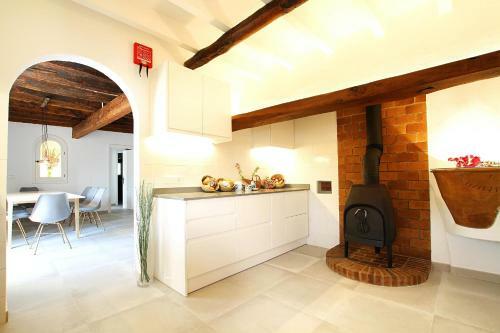 Superb Pollensa Villa - 5 Bedrooms - Villa Fiorever - Mountainside Views - Pool Table