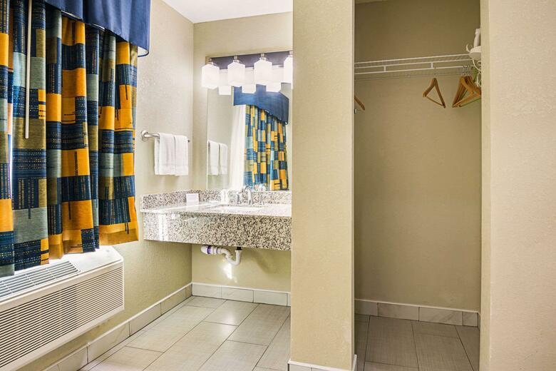 Motel Rodeway Inn And Suites Ithaca