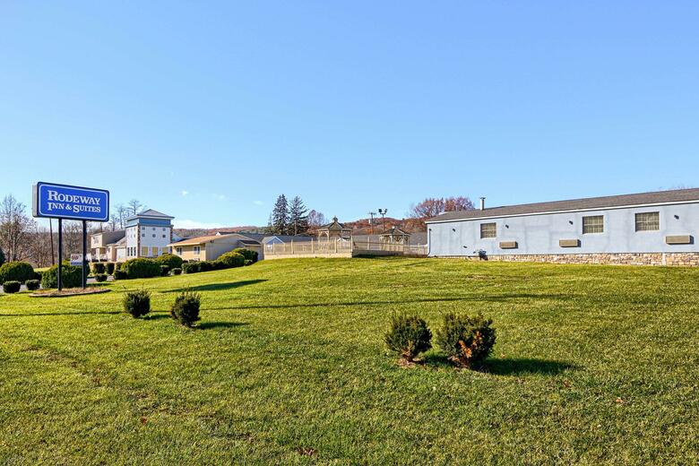 Motel Rodeway Inn And Suites Ithaca