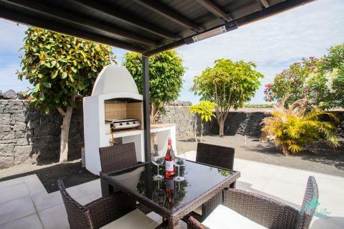 Gorgeous Newly Renovated 4-bedroom Villa!