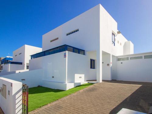 Renovated Holiday Home With Sea View And Private Pool
