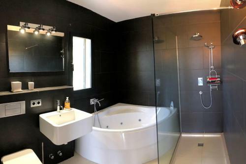 Villa Cas Marin� Mit Beheizb. Pool Und Au�enk�che