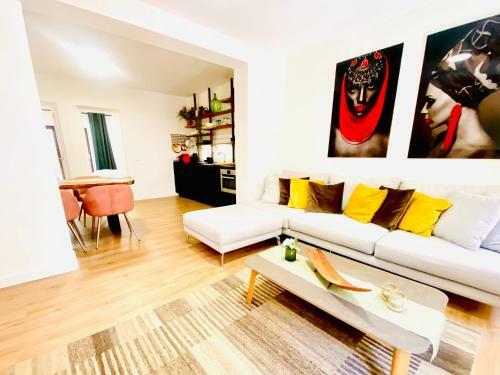 Hotel Apartment With 2-en Suite Bedrooms