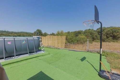 Casa Luna Rural Con Piscina Y Jard�n