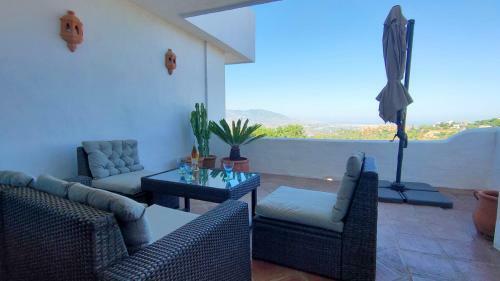 Apartamento Comfy 2br, 2bathroom, Parking, Pool, Sea Views, Elviria Alta